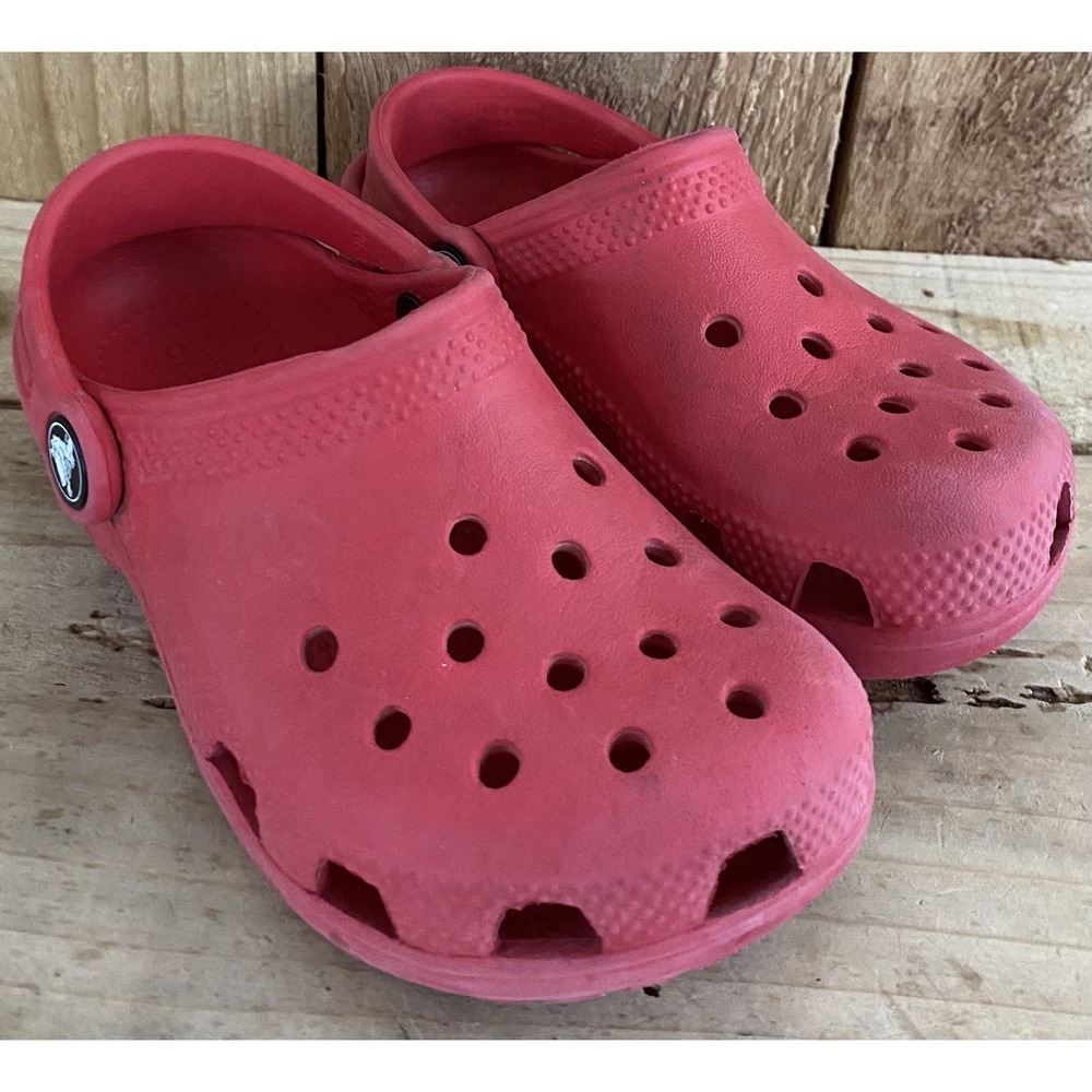 Red Crocs Unisex Size 10 Comfortable Athletic